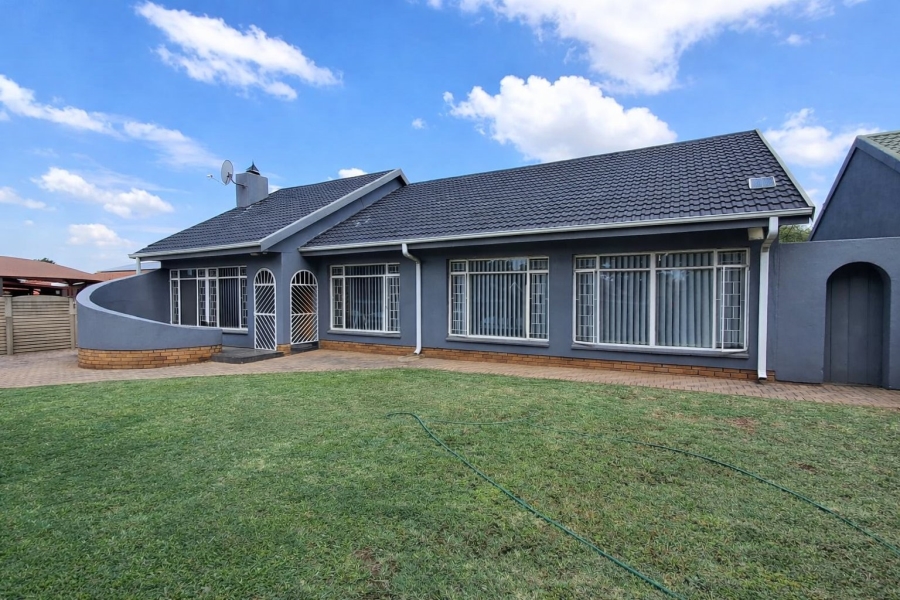 3 Bedroom Property for Sale in Vaalpark Free State